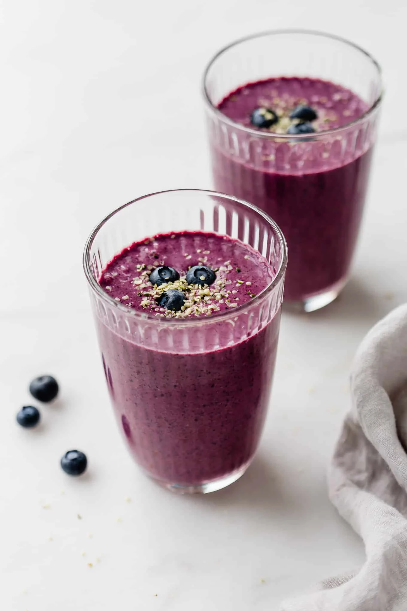 green smoothie spinach and blueberry antioxidant smoothie
