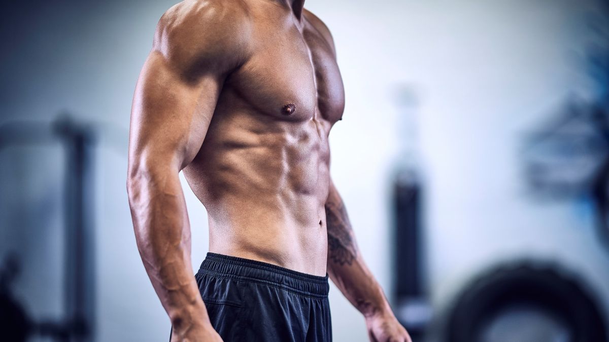 a photo of a man in the gym with strong abs